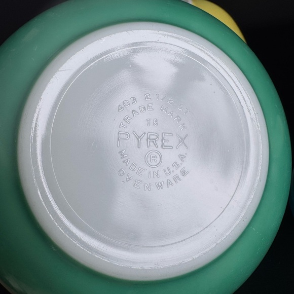 Pyrex 404, 403, 401 Primary Yellow, Green Blue Vintage Nesting Mixing Bowls - Picture 12 of 13